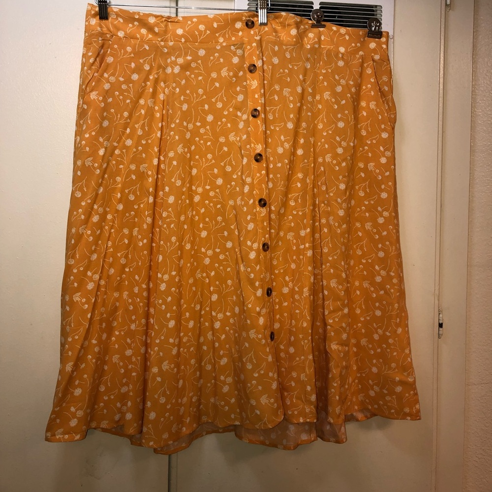 Torrid Yellow & White Challis Midi Skirt Size 4/26 - Picture 4 of 7